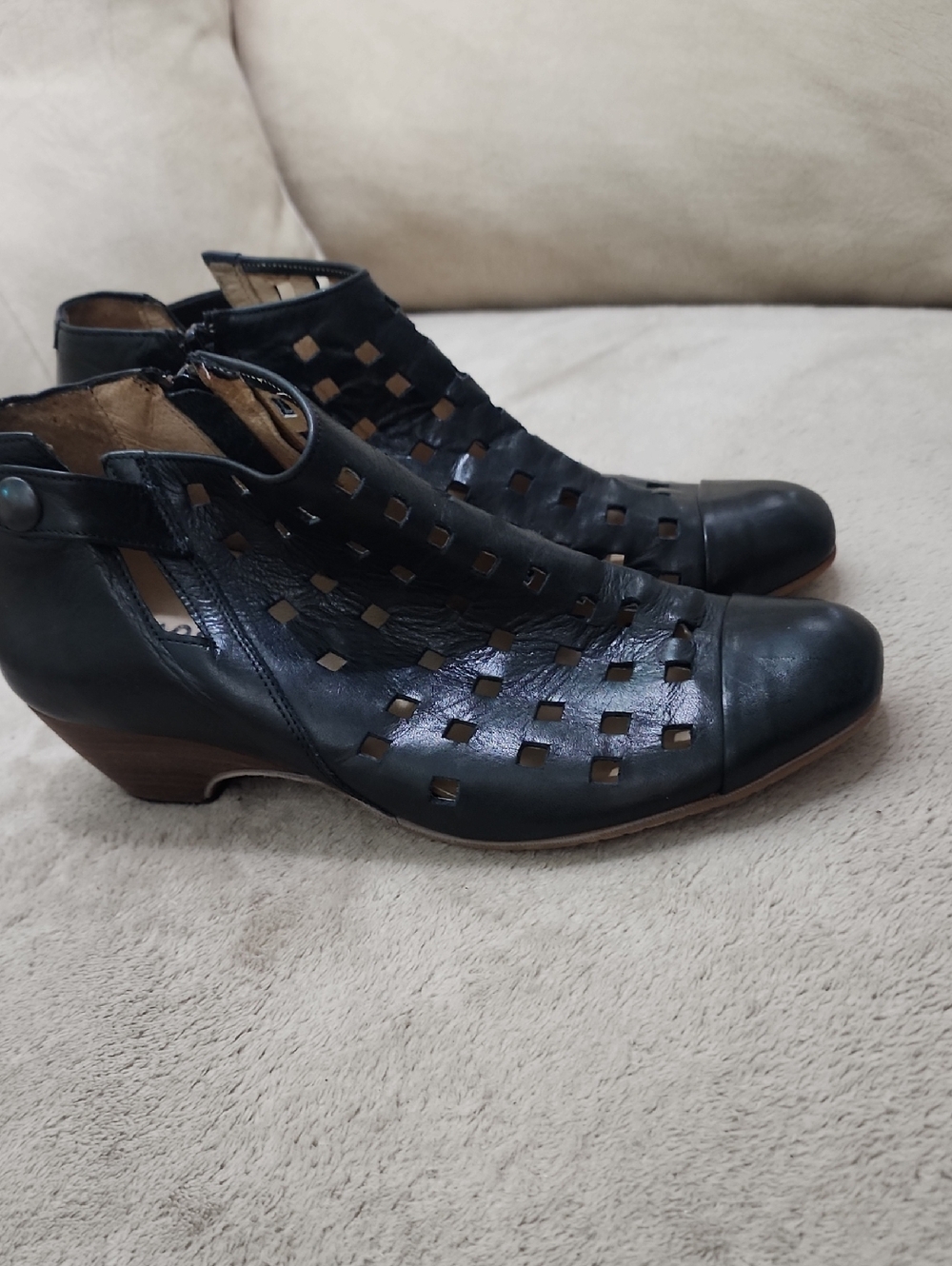 Women's Black Leather Cutout Ankle Shoes